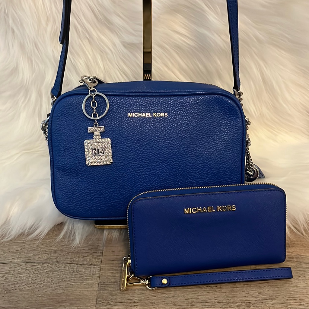 Michael Kors Camera Bag/Crossbody With Zippy Wallet